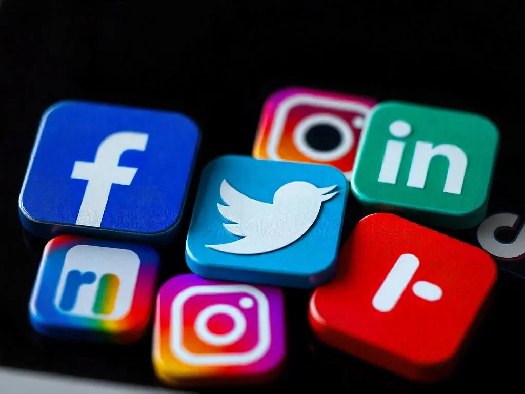 تاثیر سوشال مدیا ها بر سئو سایت چقدر است و چه سوشال مدیایی برای فعالیت بهتر است ؟ 3 تاثیر سوشال مدیا ها بر سئو سایت چقدر است و چه سوشال مدیایی برای فعالیت بهتر است ؟